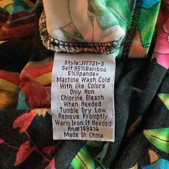 Johnny Was V-neck Swing Top Size L - Picture 9 of 9